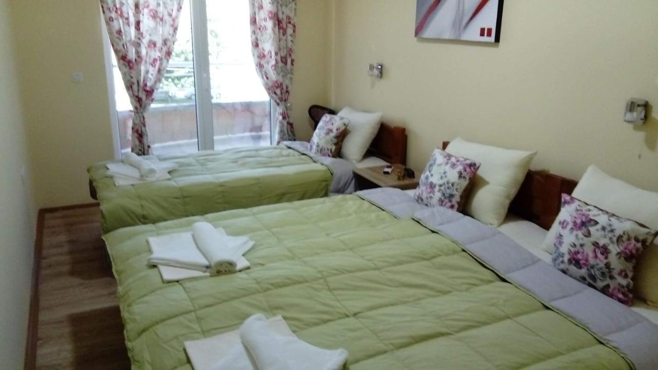 Hostel „Ж Gradsko Buitenkant foto